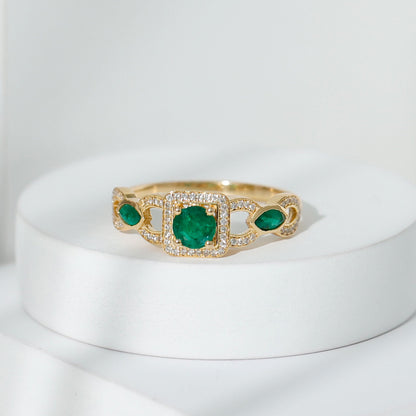 Vintage Style Emerald and Diamond Engagement Ring for Women